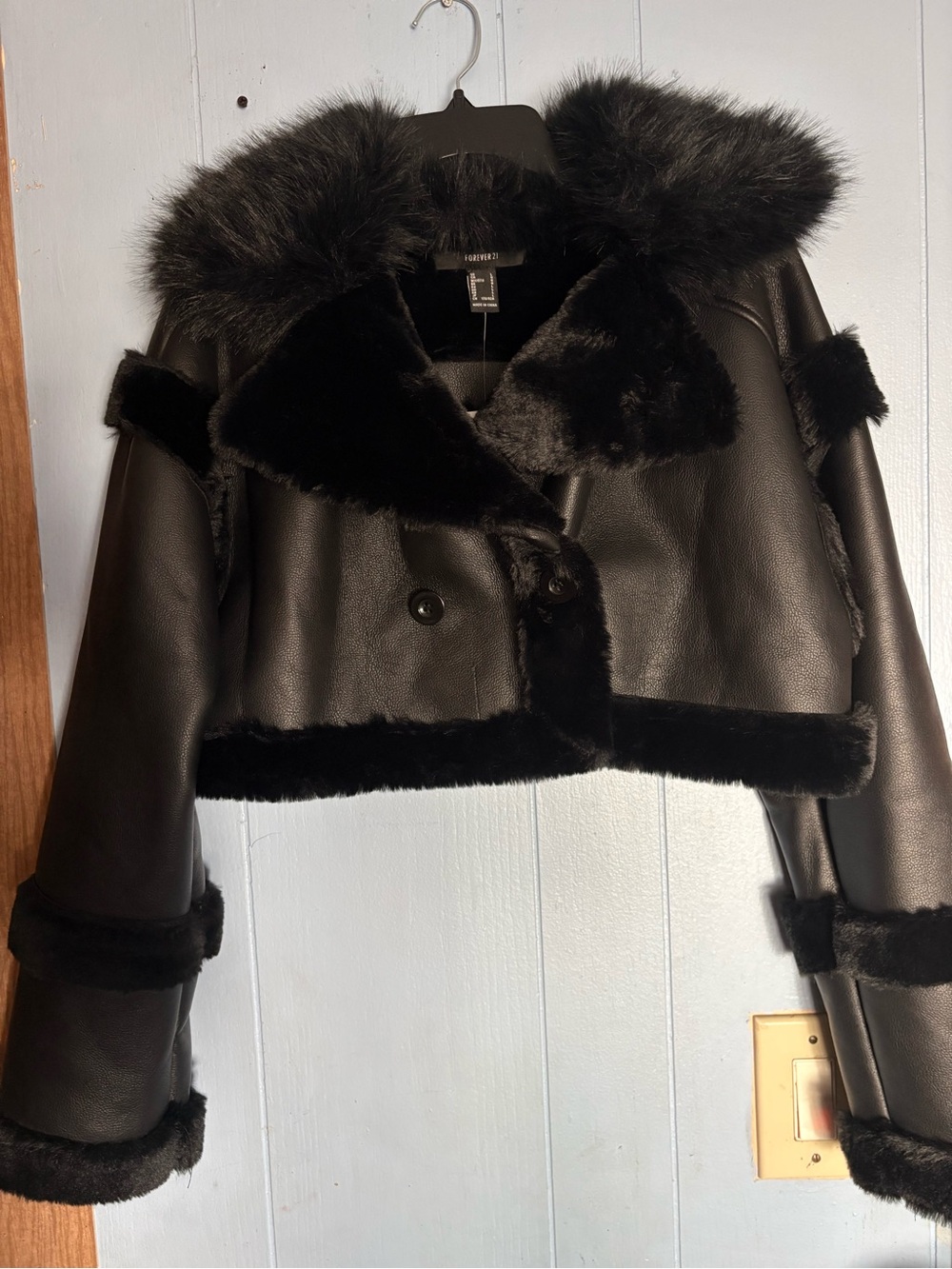 Forever 21 Black Faux-Leather Cropped Jacket with Faux-Fur Trim - Picture 5 of 6